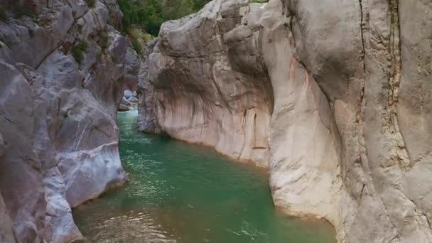 Túnel Cañón Montaña Vuelo Aéreo Ríos Rápidos Naturaleza Paisaje Increíble — Vídeo de stock