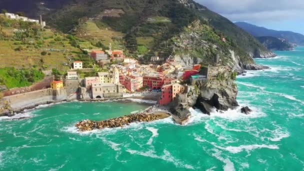 Ιταλία Cinque Terre Aerial View Βουνά Λιγουριανή Θάλασσα Βερνάζα Λιγουρία — Αρχείο Βίντεο