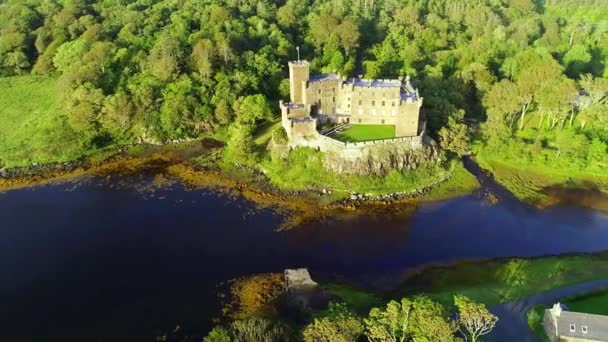 Σκωτία Dunvegan Castle Aerial Flying Νήσος Skye Dunvegan — Αρχείο Βίντεο