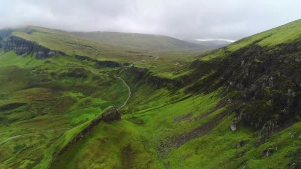 Quiraing Schotland Eiland Skye Luchtvliegen Verbazingwekkend Landschap — Stockvideo