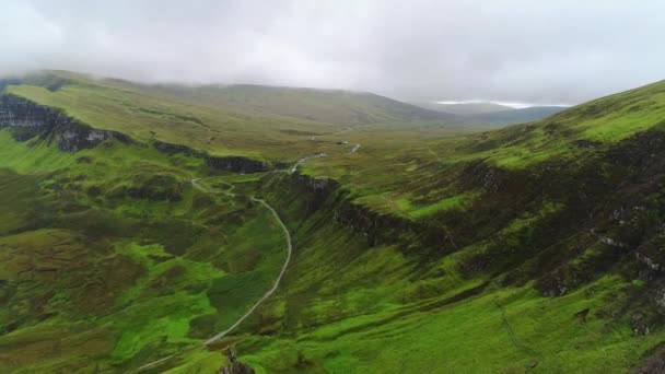 Quiraing Escocia Isla Skye Paisaje Asombroso Vuelo Aéreo — Vídeos de Stock