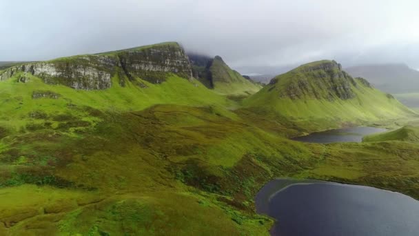 Escocia Sartle Vuelo Aéreo Loch Leum Luirginn Isla Skye — Vídeos de Stock