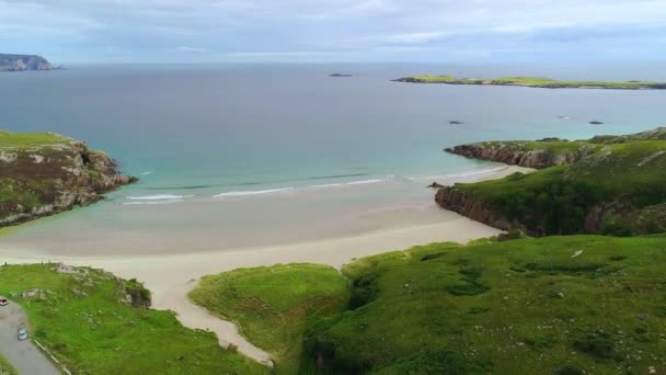 Skócia Ceannabeinne Beach Aerial Flying Északnyugati Felföld — Stock videók