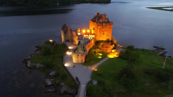 Kvällstid Över Eilean Donan Castle Skottland West Highlands Flyg Loch — Stockvideo