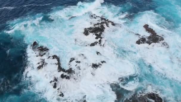 Luchtvaart Blauwe Oceaan Golven Prachtig Landschap Rotsachtige Riffen Hawaii Oahu — Stockvideo