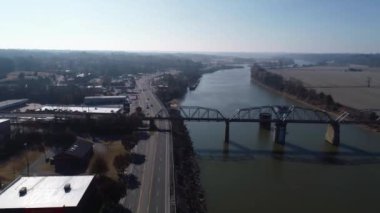 Clarksville, Tennessee, RJ Corman Köprüsü, Aerial View, Cumberland Nehri