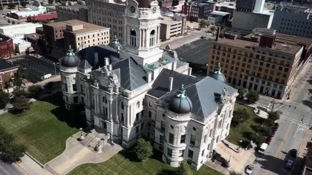 Evansville Old Courthouse Indiana Downtown Aerial View — стокове відео