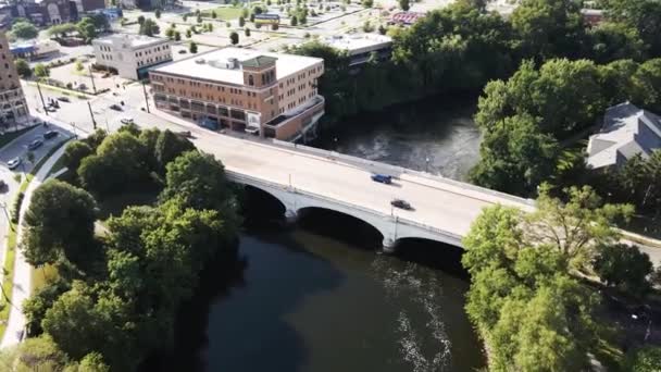 South Bend Indiana Joseph River Downtown Aerial View — стокове відео