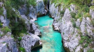 Dağ Deresinin Üzerinde Uçan Hava, Güneşli Hava, Doğa, İnanılmaz Manzara