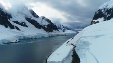 Antarktika, Güney Kutbu, Buz Dağları, İnanılmaz Manzara, Antarktika Okyanusu, İnsansız Hava Aracı Görünümü