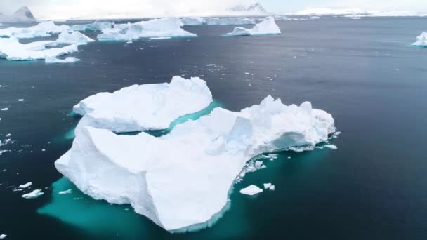 Antarktisz Jéghegyek Antarktisz Óceán Drónkilátás Csodálatos Táj Déli Sark — Stock videók