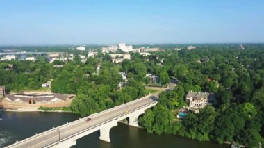 Appleton, Wisconsin, Fox River, Drone View, Lawrence Üniversitesi üzerinde uçan hava aracı