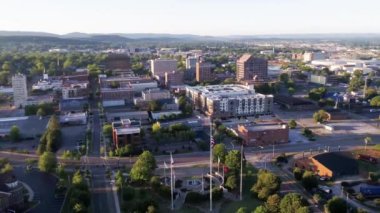 Huntsville, Alabama, Drone View üzerinde uçan hava aracı, şehir merkezi, inanılmaz manzara.