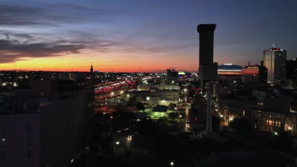 Воздушные Полеты Над Ночным Новым Орлеаном Луизианой Даунтауном Удивительными Пейзажами — стоковое видео