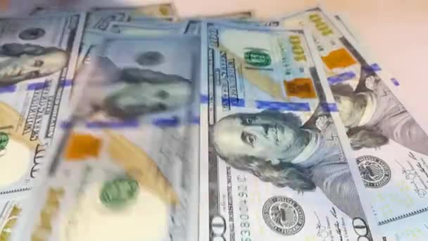 Počítání Peněz Peníze Padají Stůl Rychlý Zpětný Pohyb Časový Skluz — Stock video