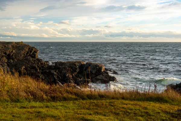 Weiße Schäumende Wellen Die Bei Sonnenuntergang Auf San Juan Island — Stockfoto