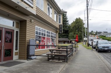 Tacoma, WA USA - Ağustos 2021: Tarihi Tacoma Kasabası 'ndaki Marş Kahve Şirketi' nin girişi..