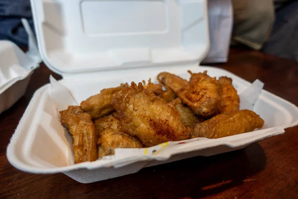 Close Selective Focus Order Crispy Chicken Wings White Styrofoam Container — Stock Photo, Image