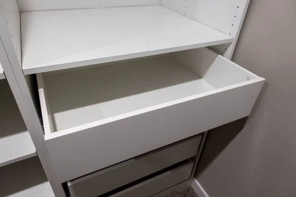 View Tall White Cabinets Drawers Narrow Walk Closet Master Bedroom — Fotografia de Stock