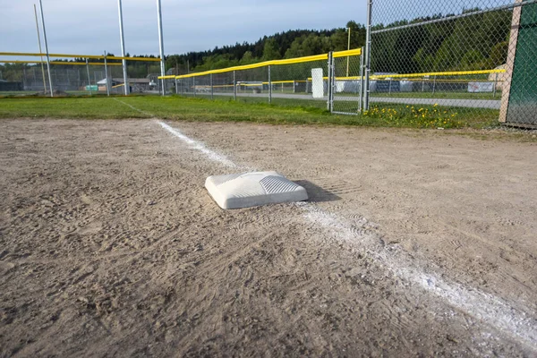 Close View Base Clean Baseball Field Bright Sunny Day — ストック写真