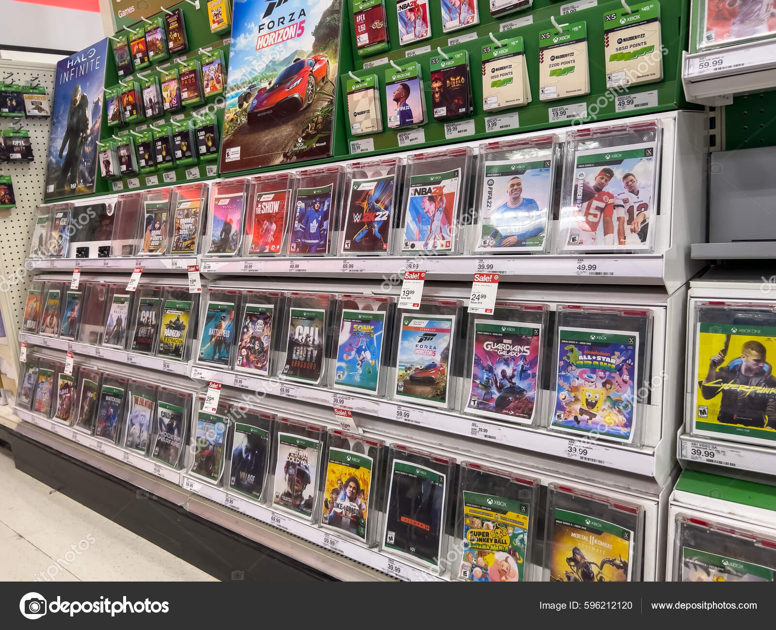 Xbox video games shalves editorial image. Image of store - 145521775