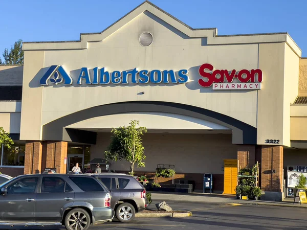 Everett, WA USA - August 2022: Wide view of the entrance to Albertsons grocery store on a bright sunny day.
