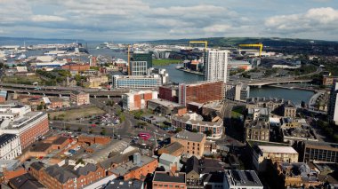 Belfast Şehri Skyline City 'nin hava fotoğrafı Kuzey İrlanda 09-09-21