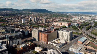 Belfast şehrinin hava fotoğrafı Skyline Şehri Kuzey İrlanda