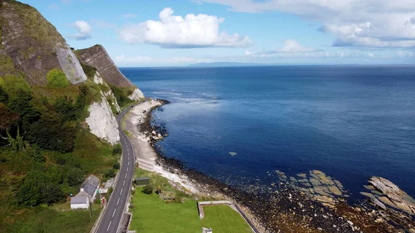 Фото Воздуха Красивые Пейзажи Скал Моря Северном Побережье Ирландии — стоковое фото