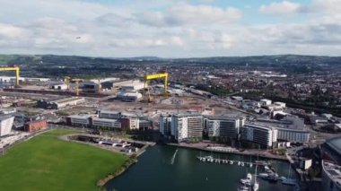 RMS Titanic 'in Titanic Quarter Belfast Kuzey İrlanda' da inşa edildiği Harland, Wolff ve Tersane Tersanesi 'nin havadan görünüşü
