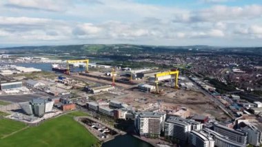 RMS Titanic 'in Titanic Quarter Belfast Kuzey İrlanda' da inşa edildiği Harland, Wolff ve Tersane Tersanesi 'nin havadan görünüşü