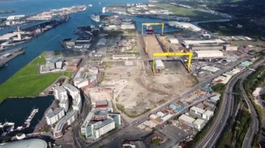 RMS Titanic 'in Titanic Quarter Belfast Kuzey İrlanda' da inşa edildiği Harland, Wolff ve Tersane Tersanesi 'nin havadan görünüşü
