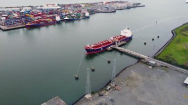 HAFNIA SOYA Kuzey İrlanda Belfast Limanı 'nda petrol boşaltıyor 