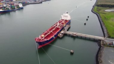 HAFNIA SOYA Kuzey İrlanda Belfast Limanı 'nda petrol boşaltıyor 