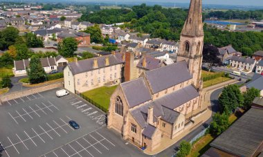 Kutsal Üçleme Kilisesi 'nin Hava Fotoğrafı Cookstown Co Tyrone Kuzey İrlanda