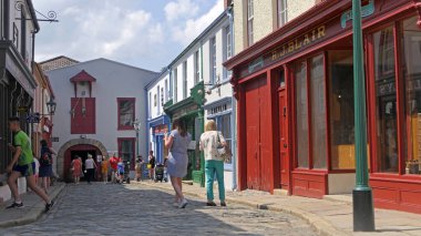 Kuzey İrlanda 'daki Ulster America Halk Parkı' nda Hırdavatçı ve Kimyacılar Dükkanı