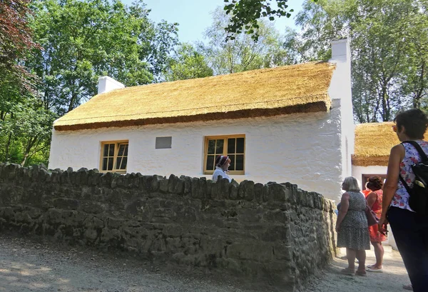 Old Irish Traditional Whitewashed Cottage Thatched Roof Ulster America Folk — Stock Photo, Image