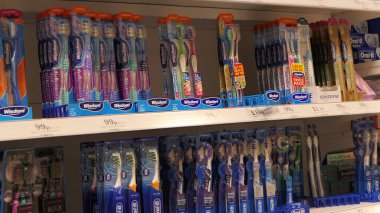 Oral-B ve Bilge Diş, bir alışveriş merkezinde satışta olan ürünleri fırçaladı: 03-03-22