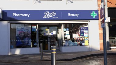 Larne Co Antrim Kuzey İrlanda 'daki Boots Sağlık ve Güzellik Perakendecisi eczanesi