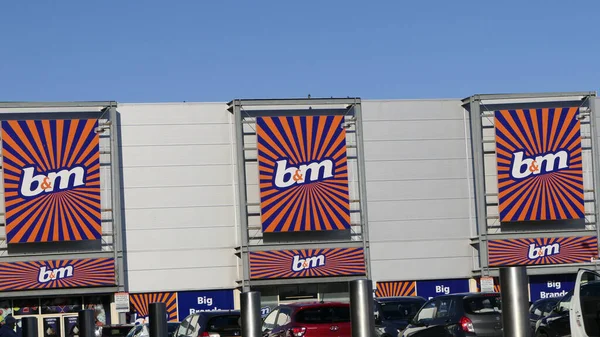 Bargains Skylt Larne Antrim Nordirland — Stockfoto