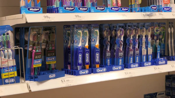 Oral Wisdom Tooth Brushes Products Display Sale Shopping Centre — Φωτογραφία Αρχείου