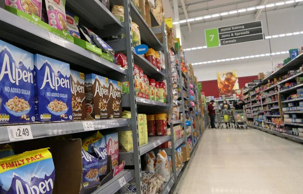 Alpen Cereal Isle Asda Larne Superstore Antrim Northern Ireland — Stock Photo, Image