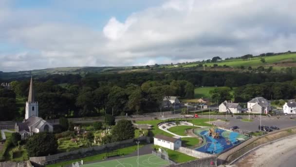Glenarm Игровая Площадка Игровая Зона Antrim Северная Ирландия — стоковое видео