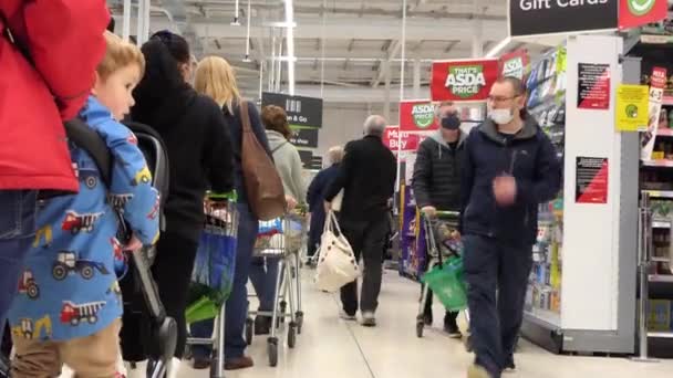 Видео Внутри Супермаркета Asda Larne Antrim Северной Ирландии — стоковое видео