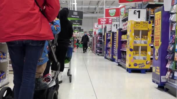 Відео Зсередини Asda Larne Superstore Antrim Northern Ireland — стокове відео