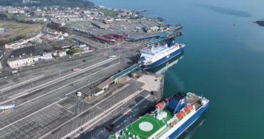 P & O Feribot 'un Avrupa Geçidi ve Highlander Larne Cairnryan İskoçya' da Larne N İrlanda 26-03-22-5 K 'ya götürüldü.