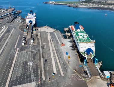 P ve O Car Ferry 'nin Avrupa Geçidi ve Highlander' ı Larne Cairnryan İskoçya 'da Larne N Ireland 26-03-22' de gözaltına alındı.