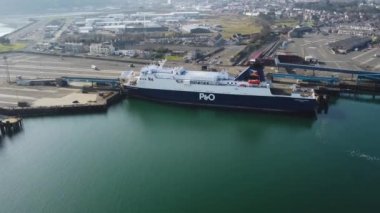 P & O Feribot 'un Avrupa Geçidi ve Highlander Larne Cairnryan İskoçya' da Larne N Ireland 'a götürüldü. 26-03-2