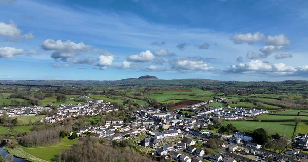 Фото Воздуха Деревни Брохшейн Жилой Район Patricks Slemish Mountain Фоновом — стоковое фото