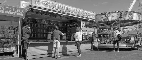 Crianças Desfrutando Dos Divertidos Passeios Curry Barry Amusements Portrush Irlanda — Fotografia de Stock